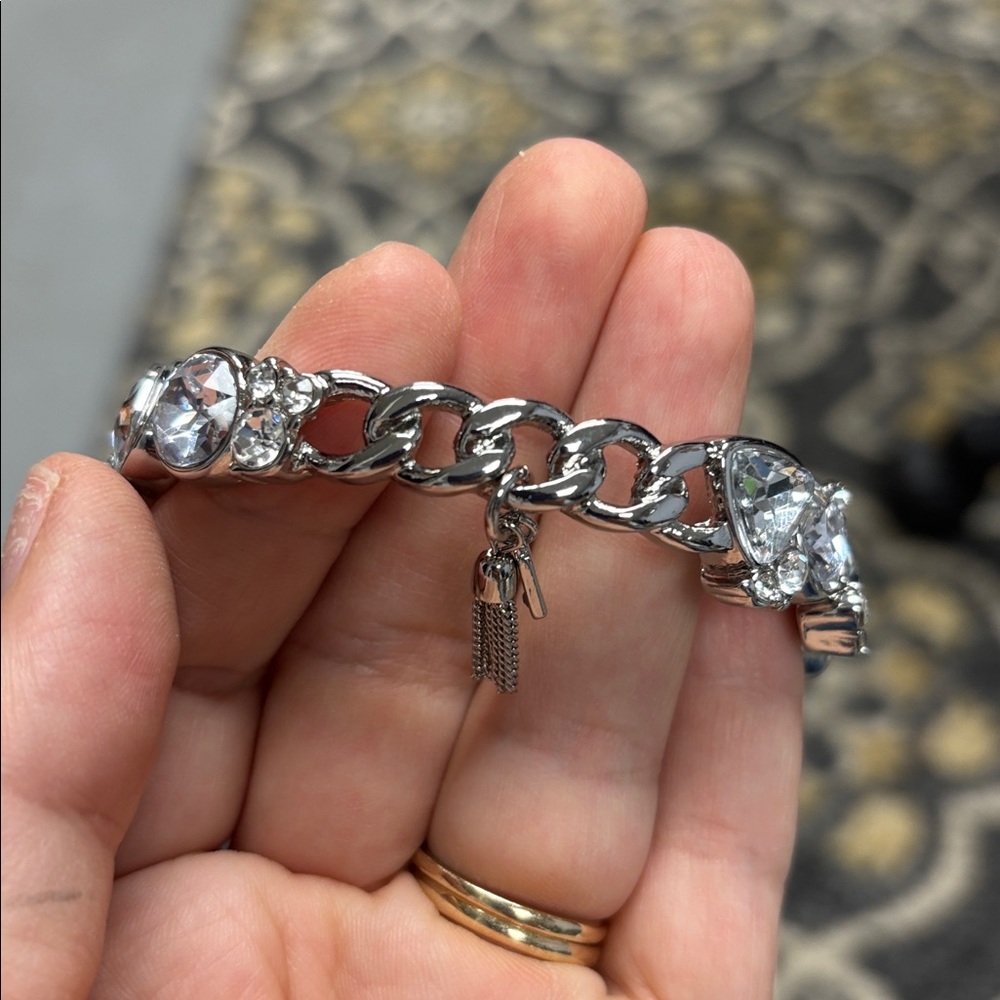 Gorgeous Simply Vera Vera Wang Silver Bracelet with Clear Stones - Picture 3 of 4